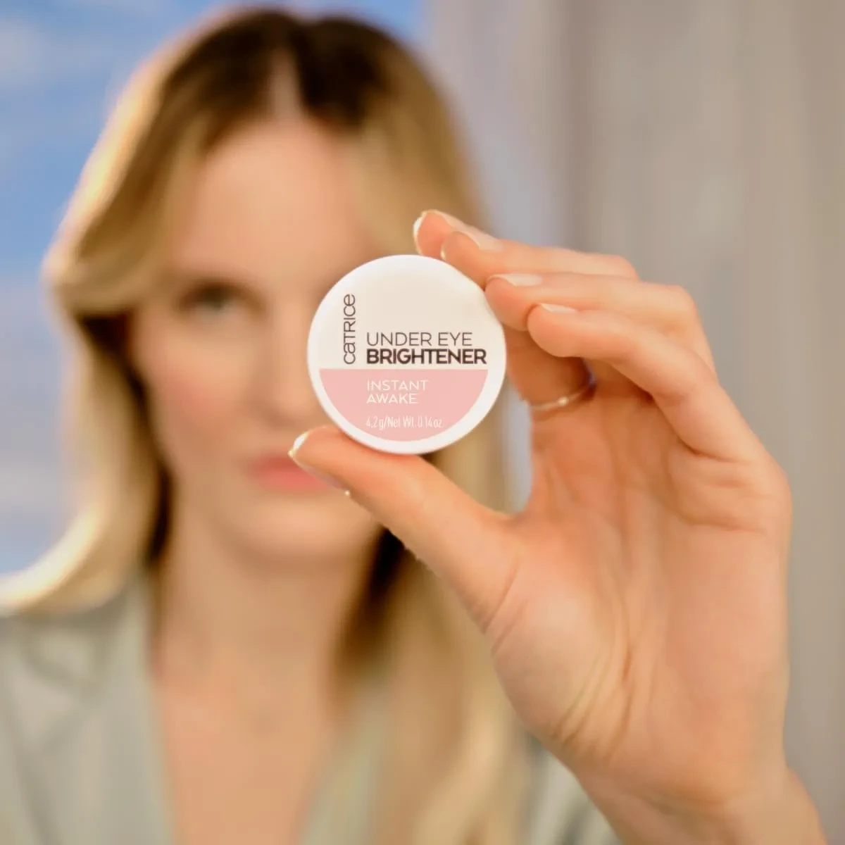 Catrice Under Eye Brightener - Dark Circle Color Corrector (010 Light Rose) - Image 4