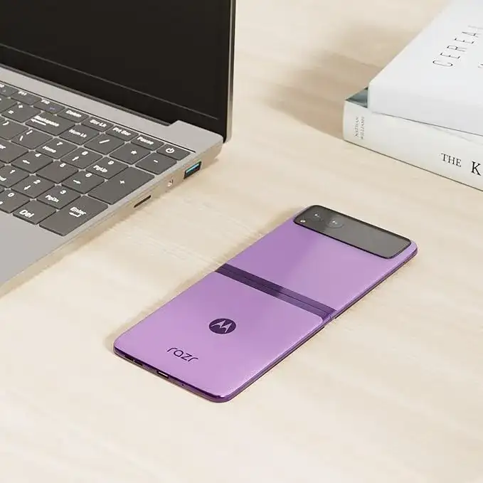 Motorola razr | 2023 | Unlocked | Made for US 8/128 | 32MP Camera | Summer Lilac - Image 3